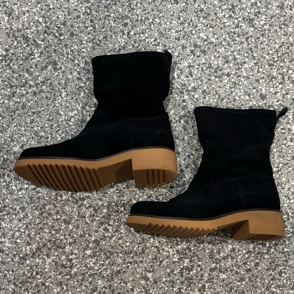 Clarks Eden Mid Black Boots – Women’s 8 never worn